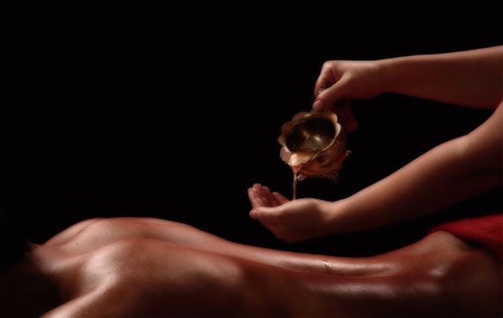 Guia da Massagem Tântrica: o que é? Quais os benefícios? Como é feita?